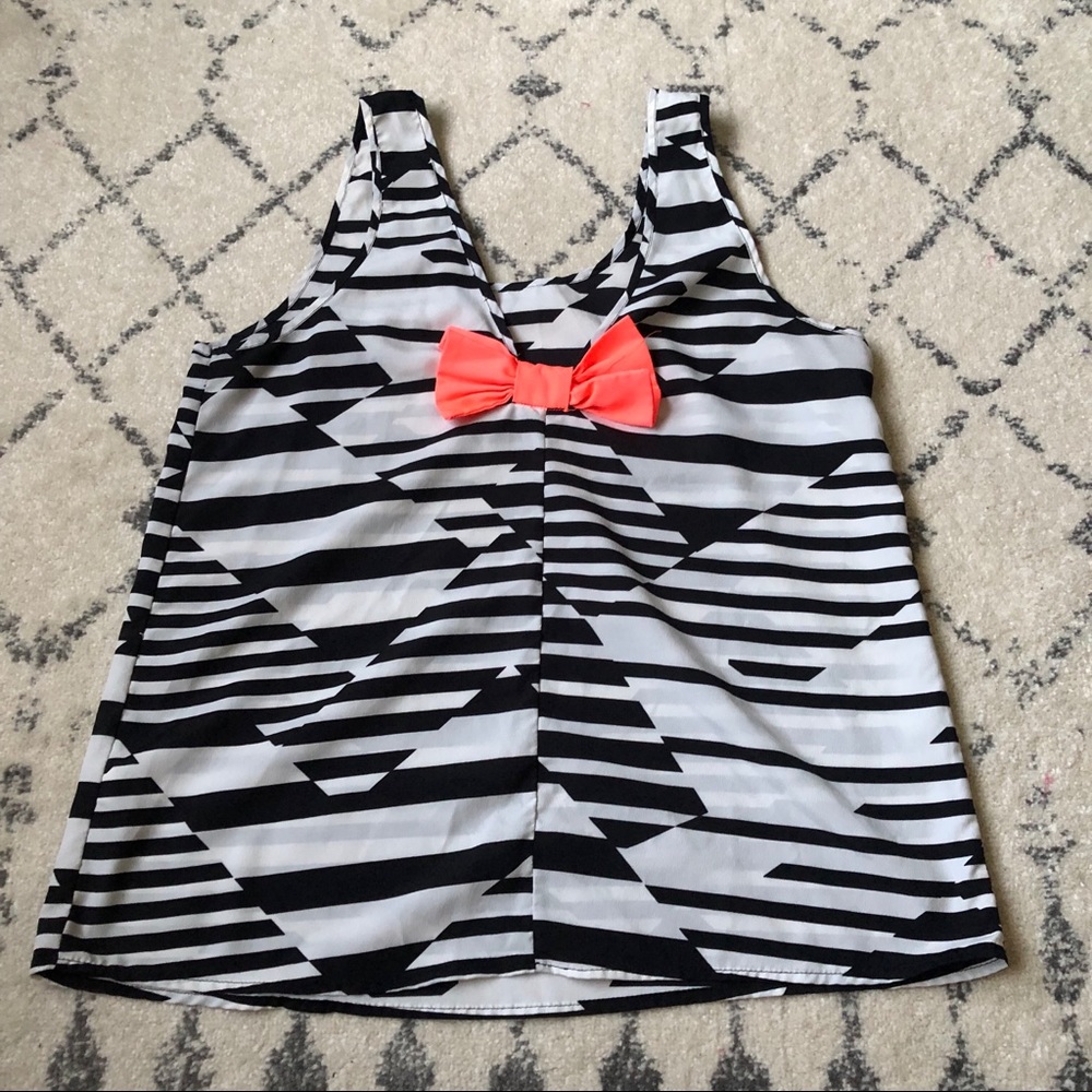 Black/White Patterned Tank - Picture 2 of 3